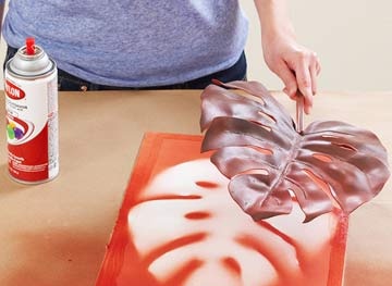 Dị ứng, viêm phổi do hít phải mùi sơn xịt từ hoa tươi